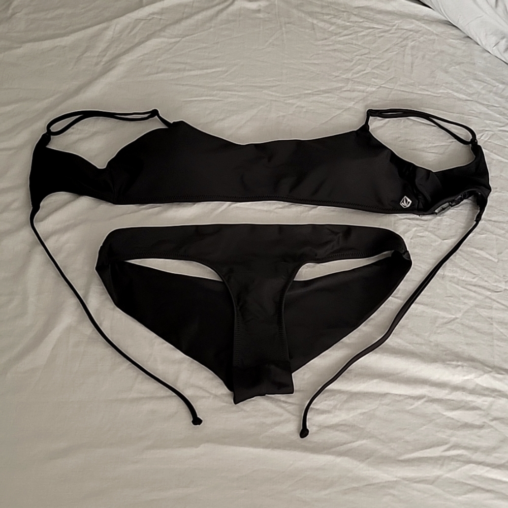 Black Cheeky Volcom Bikini Set